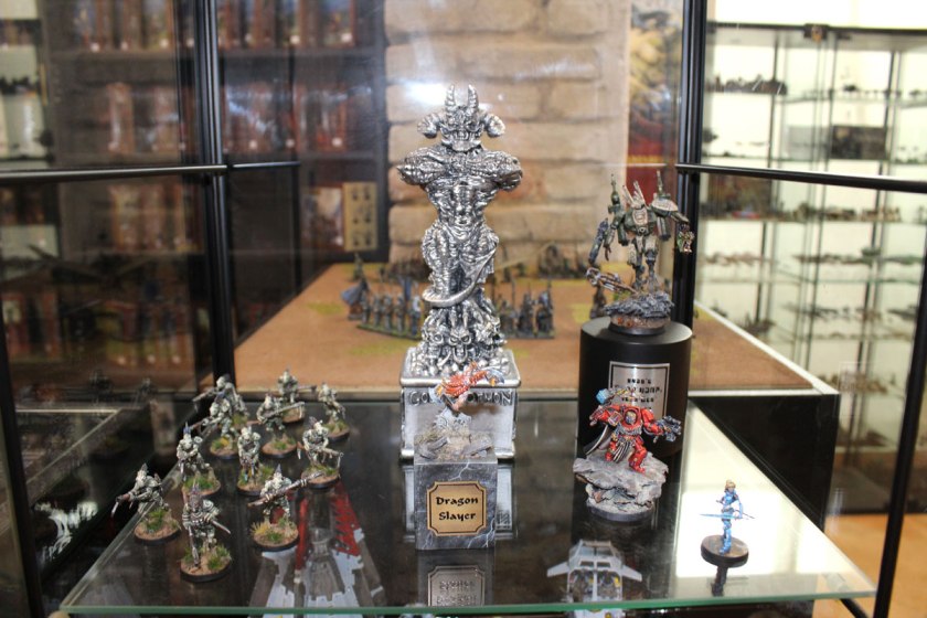Miniatures from Tomas Pekar and Gloden Daemon statue in the back.
