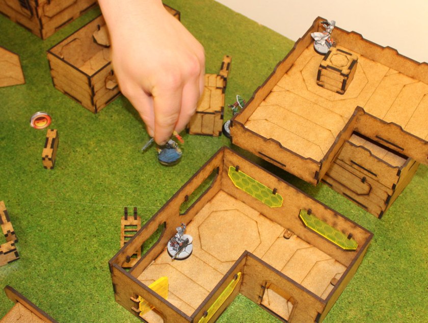 3-kornak-comaing-at-custodier